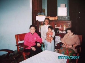 De drie oude Dames van het Daw Gyi Daw Nge weeshuis