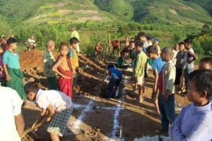 Kinderen helpen met nieuwbouw 